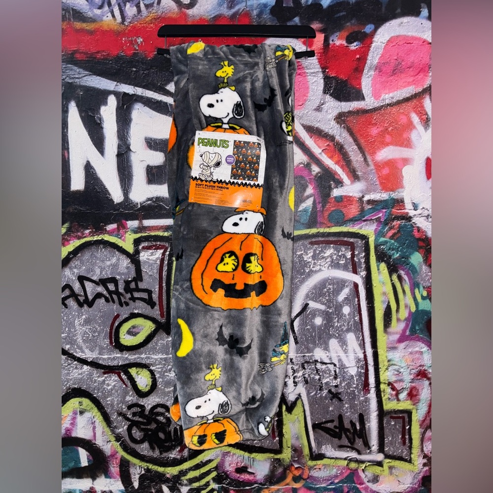 Peanuts Gray Halloween Snoopy Plush Throw